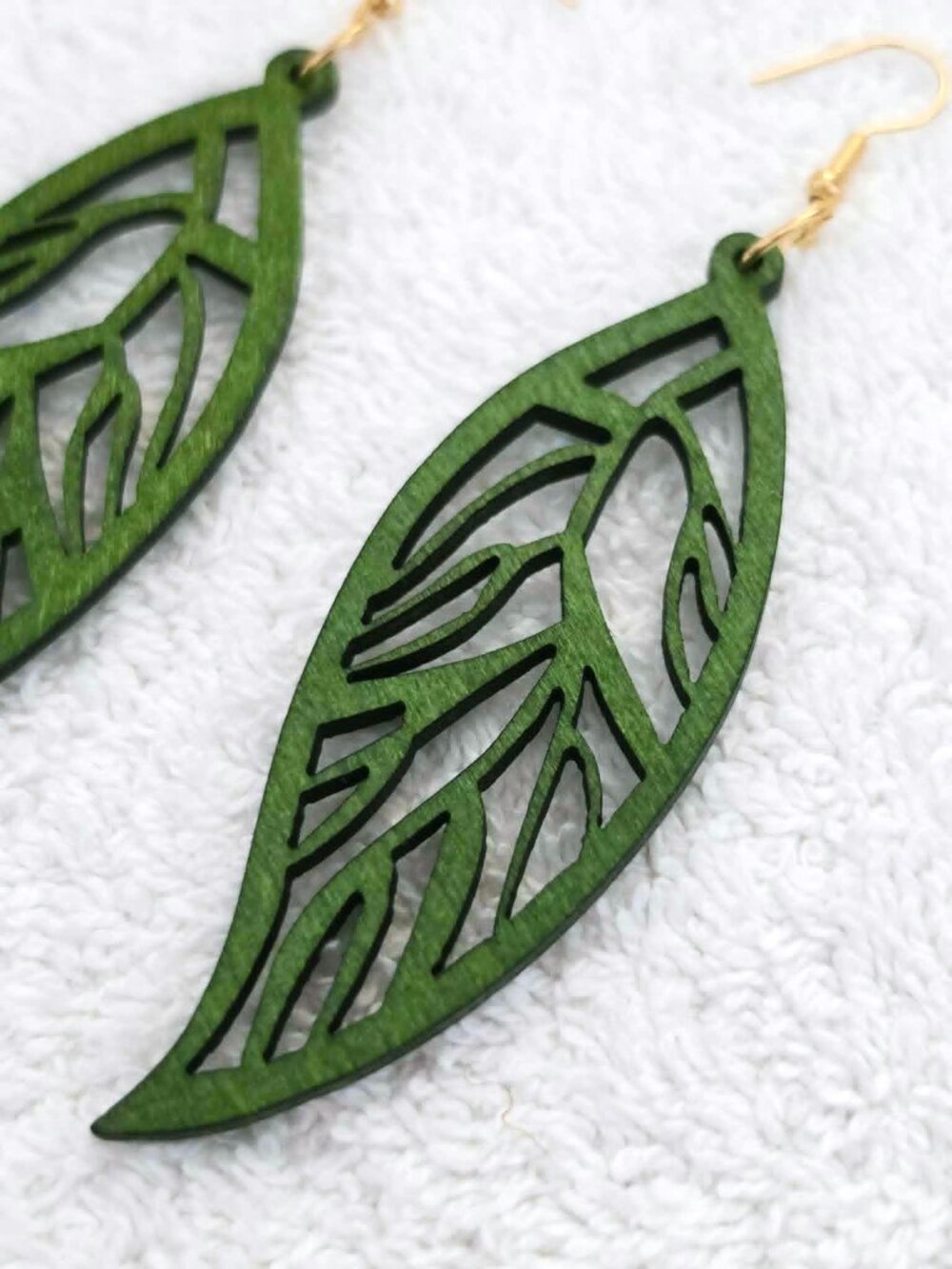 Artisan Wooden Leaf Earrings, Green Botanical Nature, Lightweight Dangle Jewelry - Picture 4 of 5